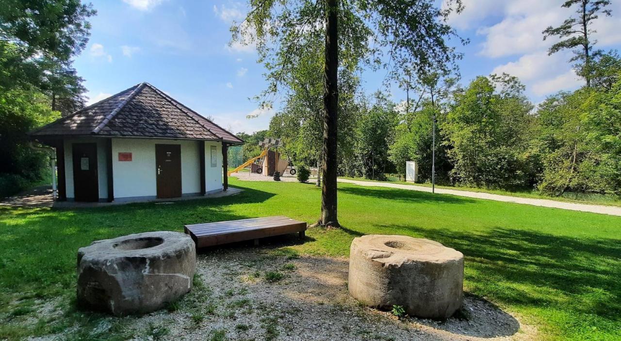 Ferienwohnung Agerblick 3 Zimmer Mit Kueche, 83M2 Lenzing Bagian luar foto